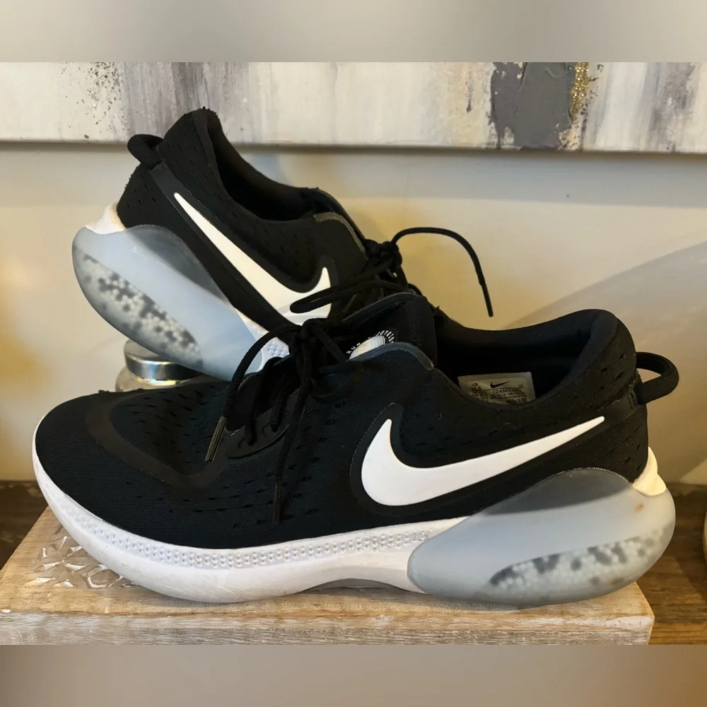 NIKE | Black and White Running Sneakers Size 11.5